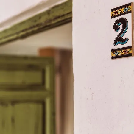 Encanto Bed & Breakfast *
