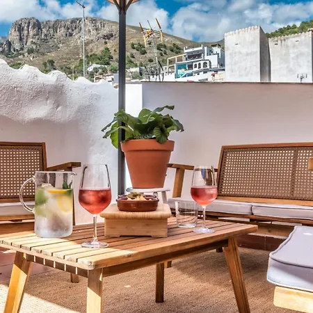 Encanto Bed & Breakfast 4*