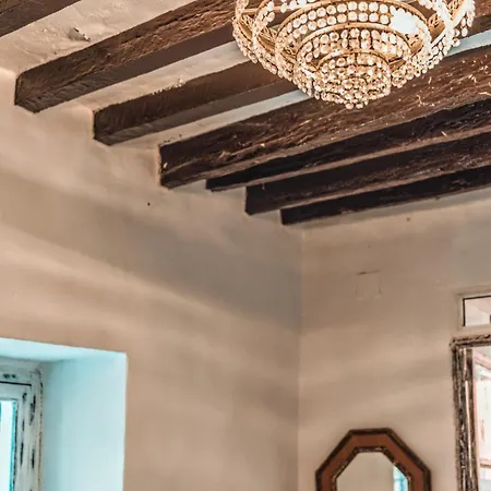 Encanto Bed & Breakfast 4*